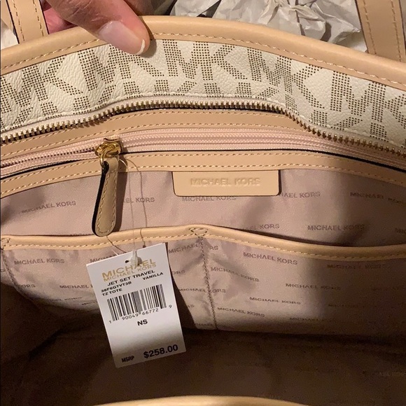 Michael Kors Extra Large Tote - Picture 6 of 7